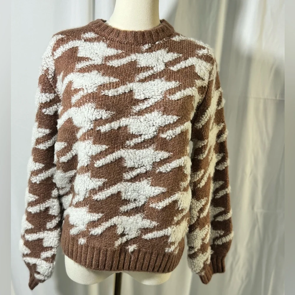 NWT Line & Dot Women's Houndstooth Plush Brown
Crewneck Sweater Revolve - Picture 15 of 15